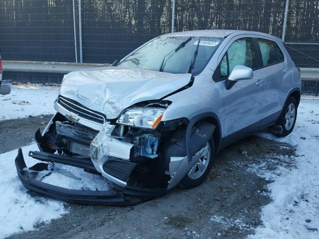 3GNCJPSB8FL246380 - 2015 CHEVROLET TRAX 1LS SILVER photo 2