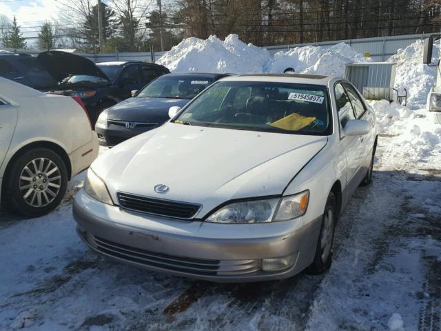 JT8BF22G3V0047736 - 1997 LEXUS ES 300 WHITE photo 2