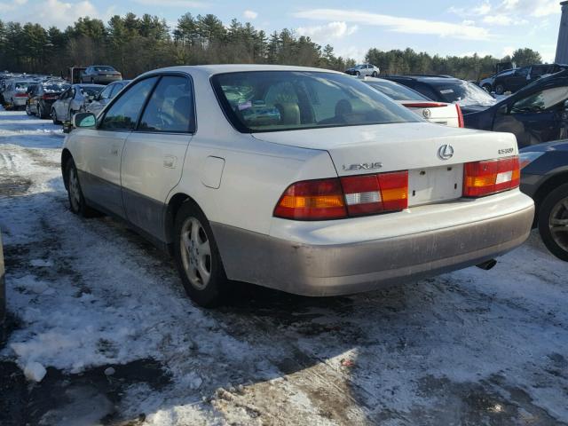 JT8BF22G3V0047736 - 1997 LEXUS ES 300 WHITE photo 3