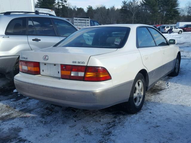 JT8BF22G3V0047736 - 1997 LEXUS ES 300 WHITE photo 4