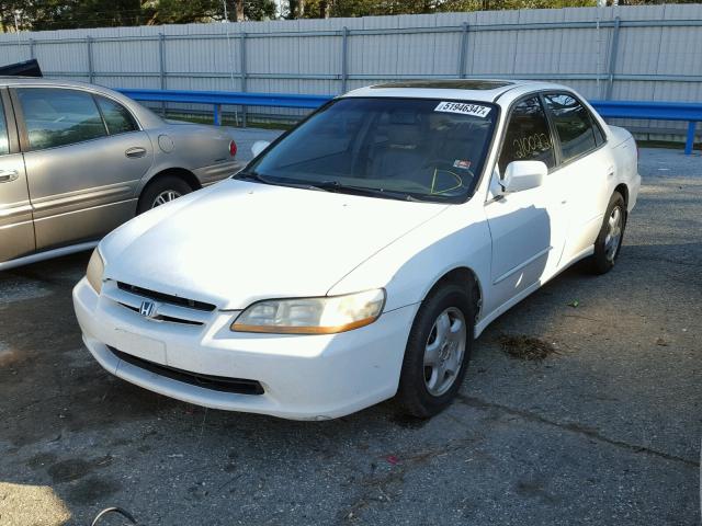 1HGCG1658YA007674 - 2000 HONDA ACCORD EX WHITE photo 2