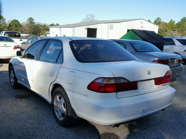 1HGCG1658YA007674 - 2000 HONDA ACCORD EX WHITE photo 3