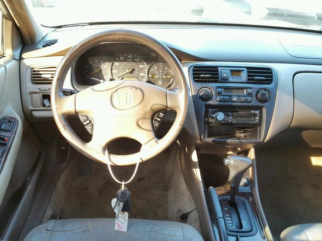 1HGCG1658YA007674 - 2000 HONDA ACCORD EX WHITE photo 9