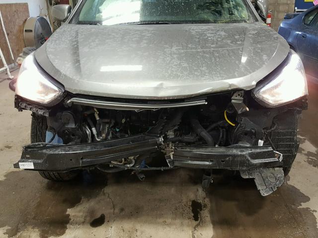 5NMZTDLB0JH055729 - 2018 HYUNDAI SANTA FE S GRAY photo 7
