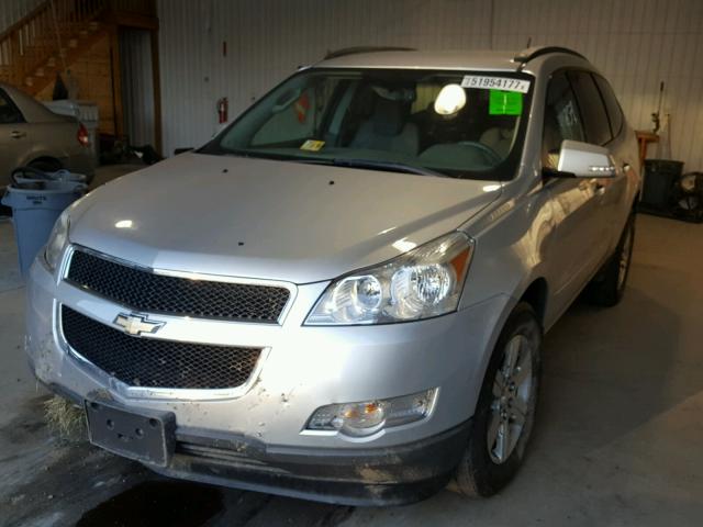 1GNLRFED0AS143450 - 2010 CHEVROLET TRAVERSE L SILVER photo 2