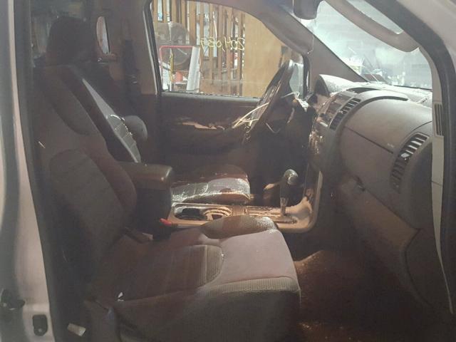 5N1AR18W16C641363 - 2006 NISSAN PATHFINDER SILVER photo 5