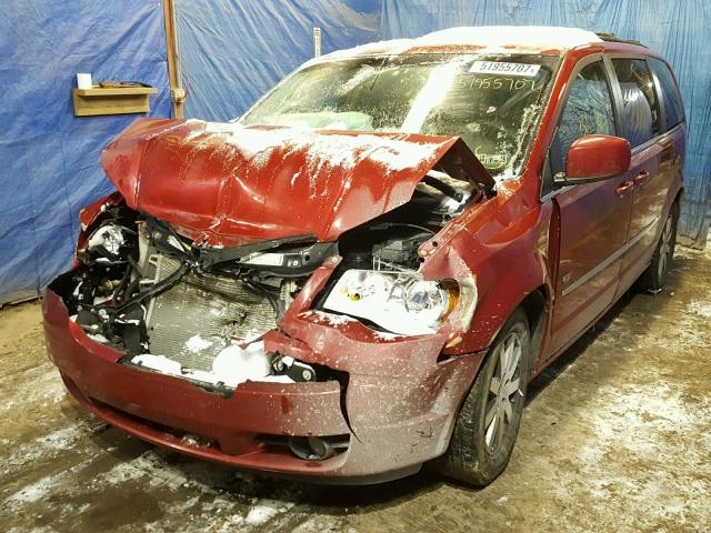 2A8HR54X99R666802 - 2009 CHRYSLER TOWN & COU RED photo 2