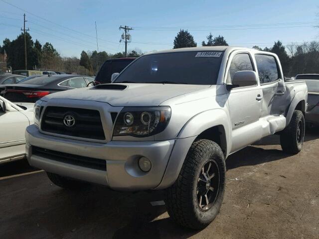 3TMKU72N08M015234 - 2008 TOYOTA TACOMA DOU SILVER photo 2