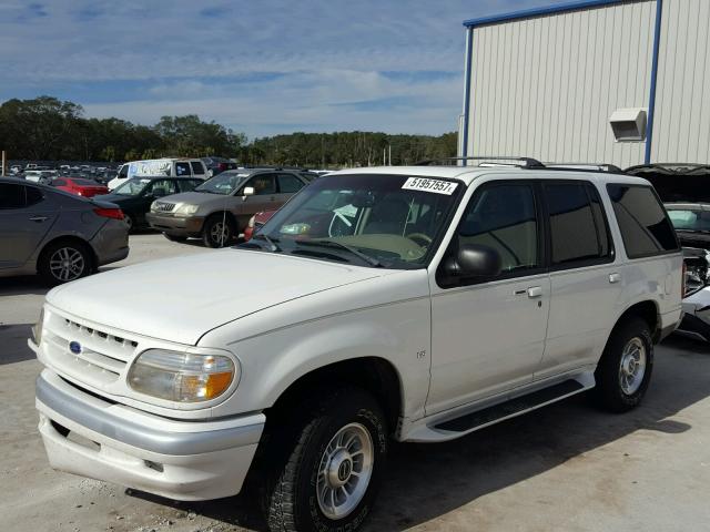 1FMZU32P8WZC00082 - 1998 FORD EXPLORER WHITE photo 2