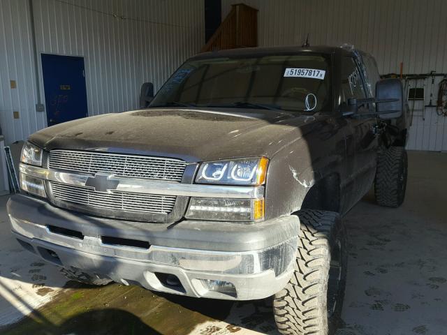 2GCEK13T741343233 - 2004 CHEVROLET SILVERADO GRAY photo 2