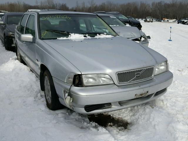 YV1LS5544W1518142 - 1998 VOLVO S70 GRAY photo 1