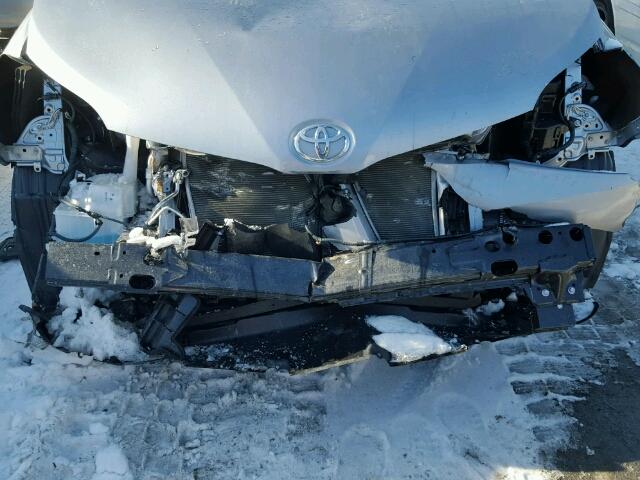 5TDKZ3DC3HS830968 - 2017 TOYOTA SIENNA LE GRAY photo 9