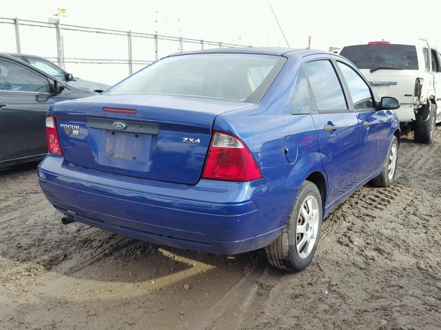 1FAFP34N05W215689 - 2005 FORD FOCUS ZX4 BLUE photo 4