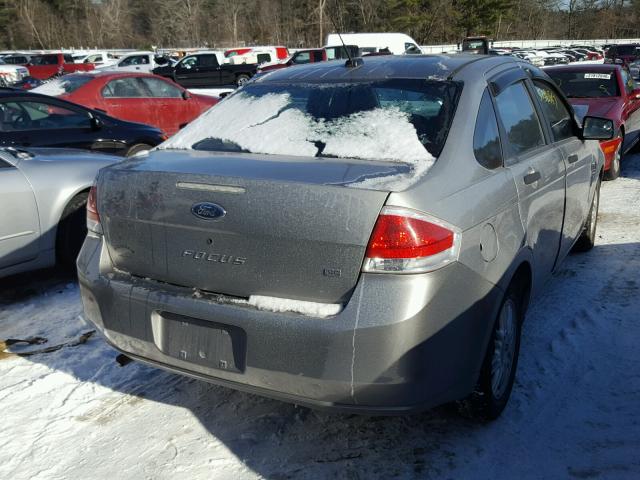 1FAHP35N78W234154 - 2008 FORD FOCUS SE SILVER photo 4