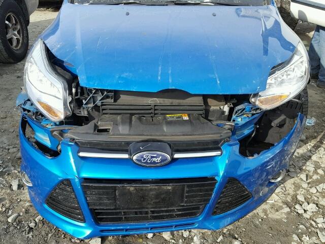 1FAHP3H26CL442554 - 2012 FORD FOCUS SEL BLUE photo 7