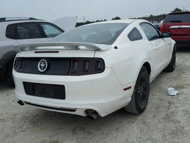 1ZVBP8AM2D5241942 - 2013 FORD MUSTANG WHITE photo 4