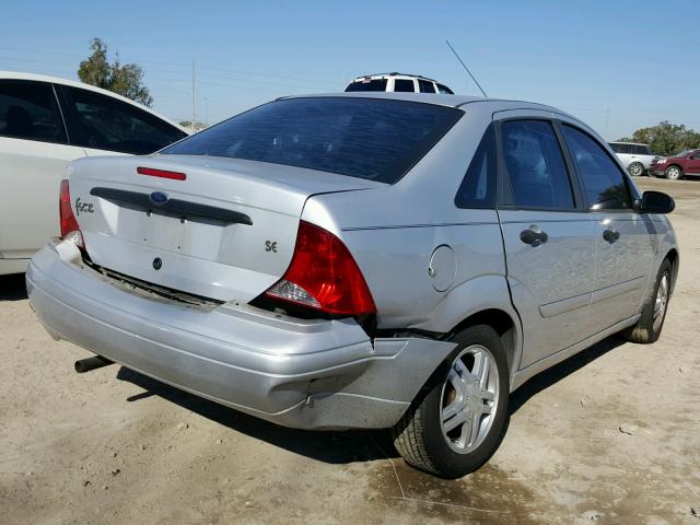 1FAFP34343W160580 - 2003 FORD FOCUS SE C SILVER photo 4