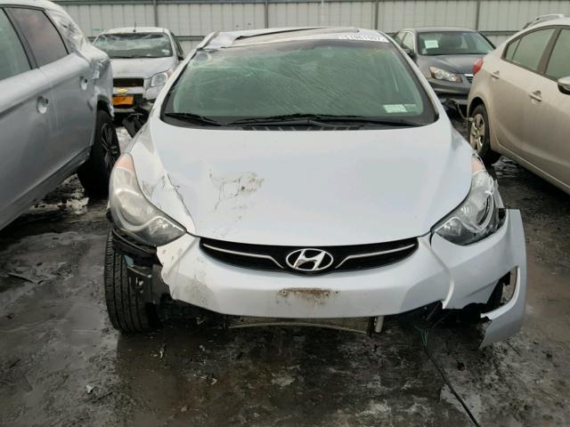 5NPDH4AE3DH155985 - 2013 HYUNDAI ELANTRA GL SILVER photo 9