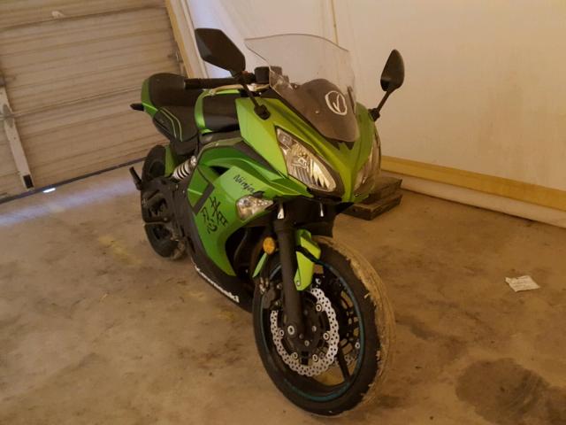 JKAEXEE18CDA03075 - 2012 KAWASAKI EX650 EC GREEN photo 1