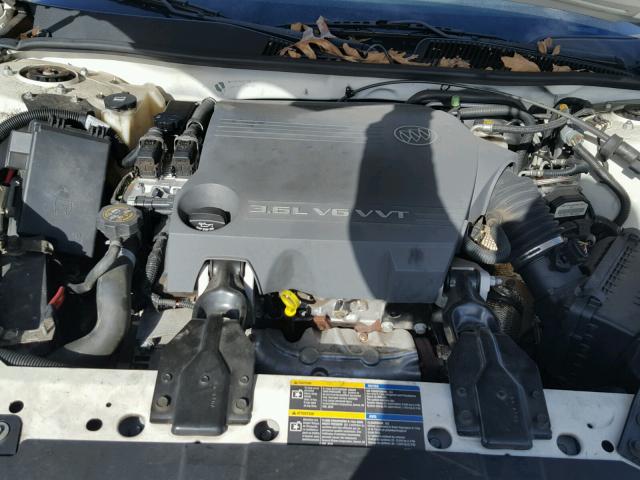 2G4WE567251264096 - 2005 BUICK LACROSSE C WHITE photo 7