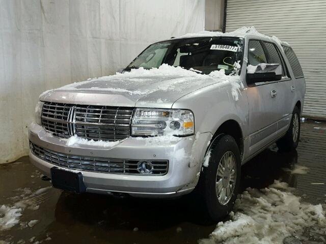 5LMJJ2J52BEJ07332 - 2011 LINCOLN NAVIGATOR 银色 照片 2