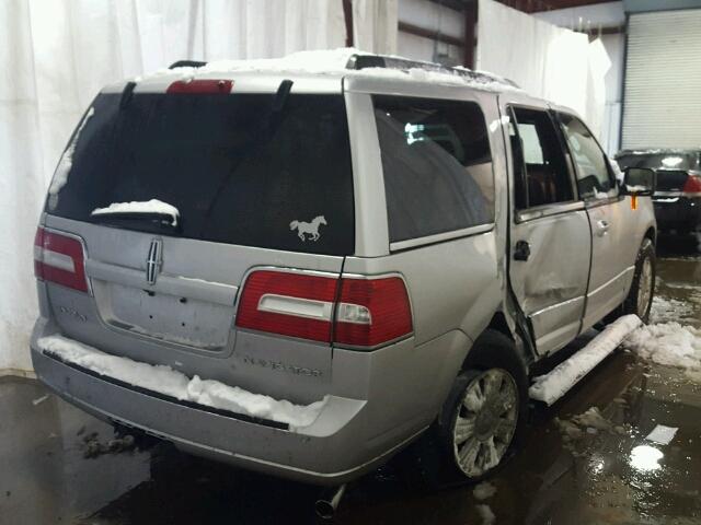 5LMJJ2J52BEJ07332 - 2011 LINCOLN NAVIGATOR 银色 照片 4