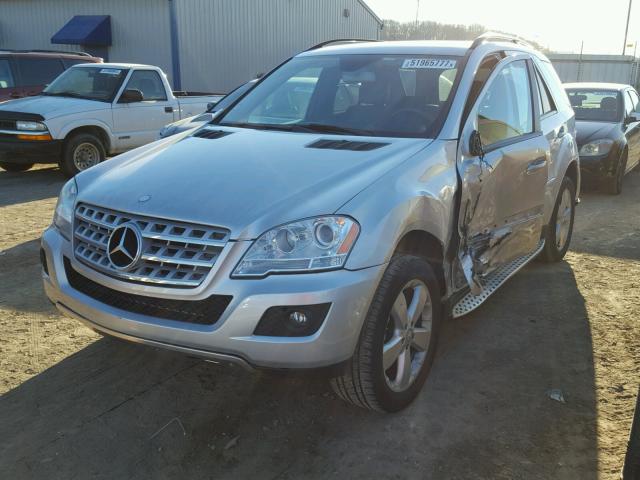 4JGBB86E79A523930 - 2009 MERCEDES-BENZ ML 350 SILVER photo 2