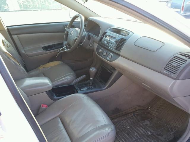 4T1BE32K95U410169 - 2005 TOYOTA CAMRY LE WHITE photo 5