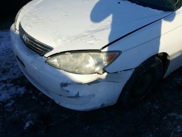 4T1BE32K95U410169 - 2005 TOYOTA CAMRY LE WHITE photo 9