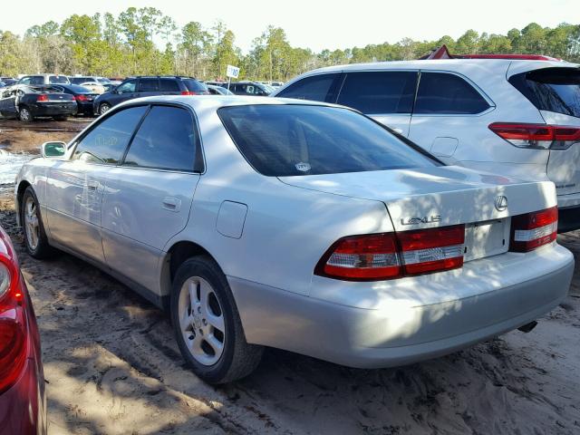 JT8BF28G410324556 - 2001 LEXUS ES 300 WHITE photo 3