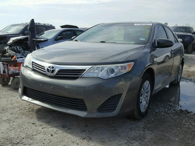 4T4BF1FK3CR161379 - 2012 TOYOTA CAMRY BASE GRAY photo 2