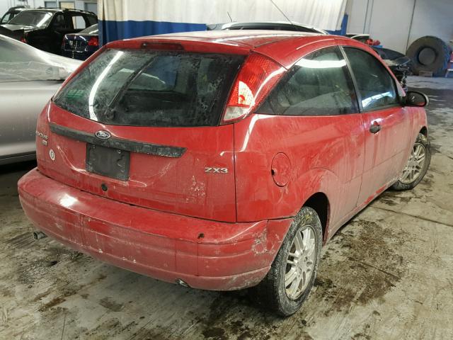 3FAFP31N45R116333 - 2005 FORD FOCUS ZX3 RED photo 4