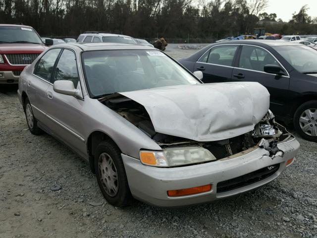 1HGCD5605VA130588 - 1997 HONDA ACCORD SE SILVER photo 1