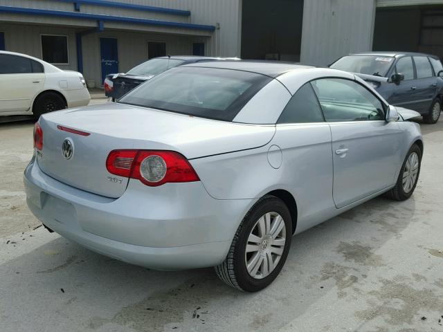 WVWBA71F07V037645 - 2007 VOLKSWAGEN EOS 2.0T SILVER photo 4