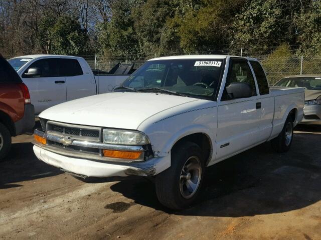 1GCCS19W128170196 - 2002 CHEVROLET S TRUCK S1 WHITE photo 2