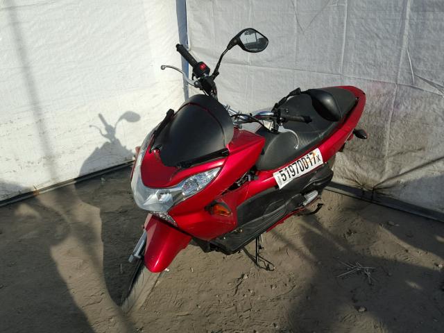 MLHJF2802B5001771 - 2011 HONDA PCX RED photo 2