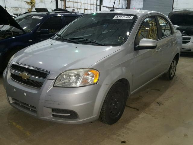 KL1TD56E99B644624 - 2009 CHEVROLET AVEO LS SILVER photo 2