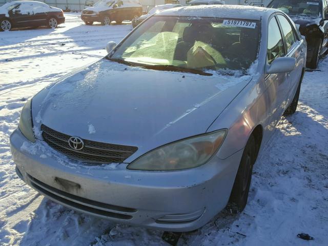 4T1BE32K42U588468 - 2002 TOYOTA CAMRY LE GRAY photo 2
