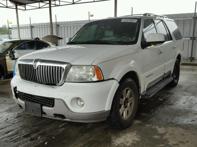 5LMFU27R94LJ31598 - 2004 LINCOLN NAVIGATOR WHITE photo 2