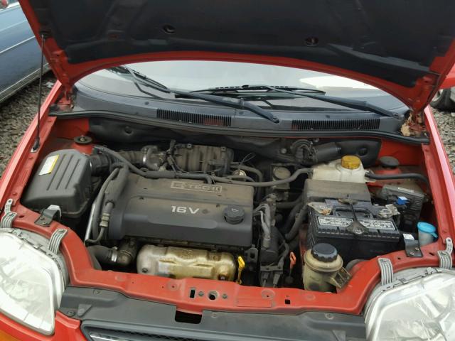 KL1TD56606B514588 - 2006 CHEVROLET AVEO BASE RED photo 7