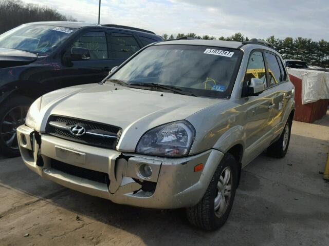 KM8JN72D68U735032 - 2008 HYUNDAI TUCSON SE GOLD photo 2