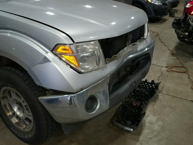 1N6BD06T28C441361 - 2008 NISSAN FRONTIER K SILVER photo 9