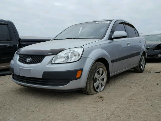 KNADE123386361986 - 2008 KIA RIO BASE SILVER photo 2