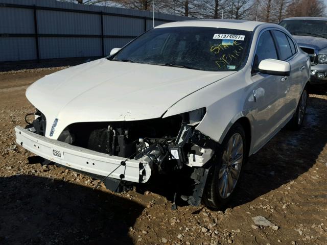 1LNHL9FT8DG600242 - 2013 LINCOLN MKS WHITE photo 2