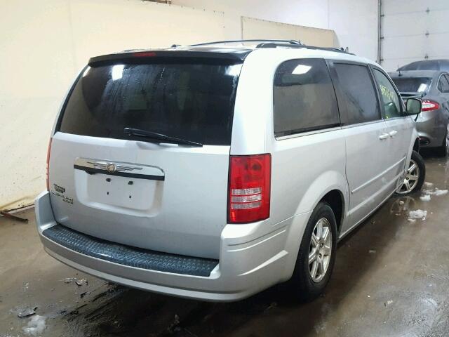 2A8HR54P58R664284 - 2008 CHRYSLER TOWN & COU SILVER photo 4