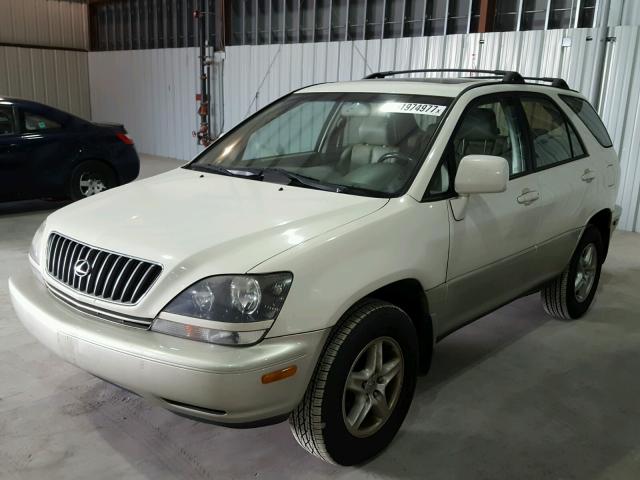 JT6HF10U9Y0153442 - 2000 LEXUS RX 300 WHITE photo 2