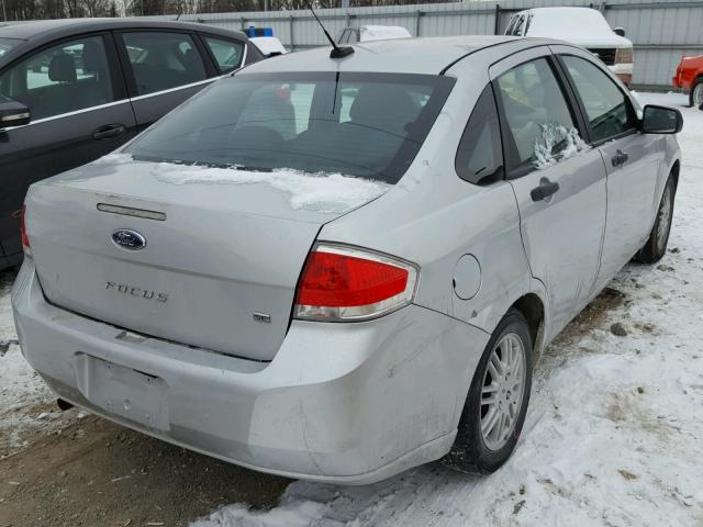 1FAHP3FN4AW270453 - 2010 FORD FOCUS SE SILVER photo 4