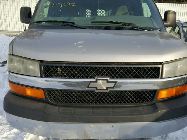 1GCGG25V641127703 - 2004 CHEVROLET EXPRESS G2 GRAY photo 9