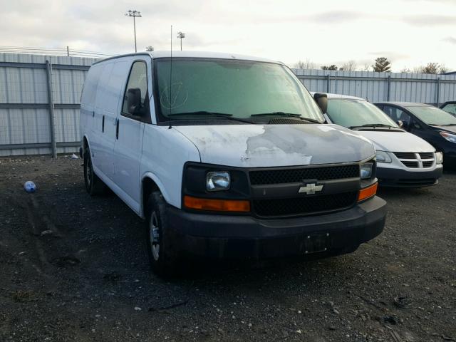 1GCFG15X571120589 - 2007 CHEVROLET EXPRESS G1 WHITE photo 1