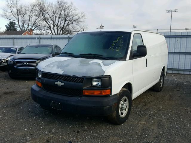 1GCFG15X571120589 - 2007 CHEVROLET EXPRESS G1 WHITE photo 2